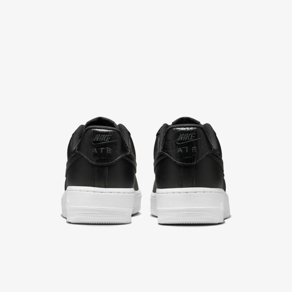 Outlet Жіночі кросівки NIKE AIR FORCE 1 07 SE IO4837-001_image_6