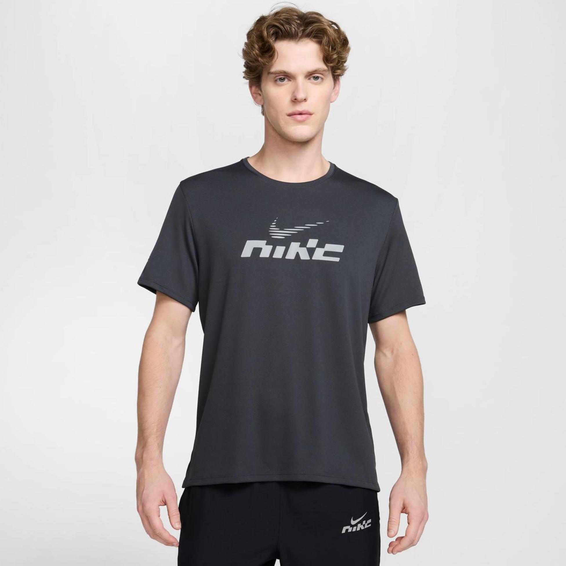 Outlet Чоловіча футболка NIKE DRI-FIT MILER FLASH IB4127-070