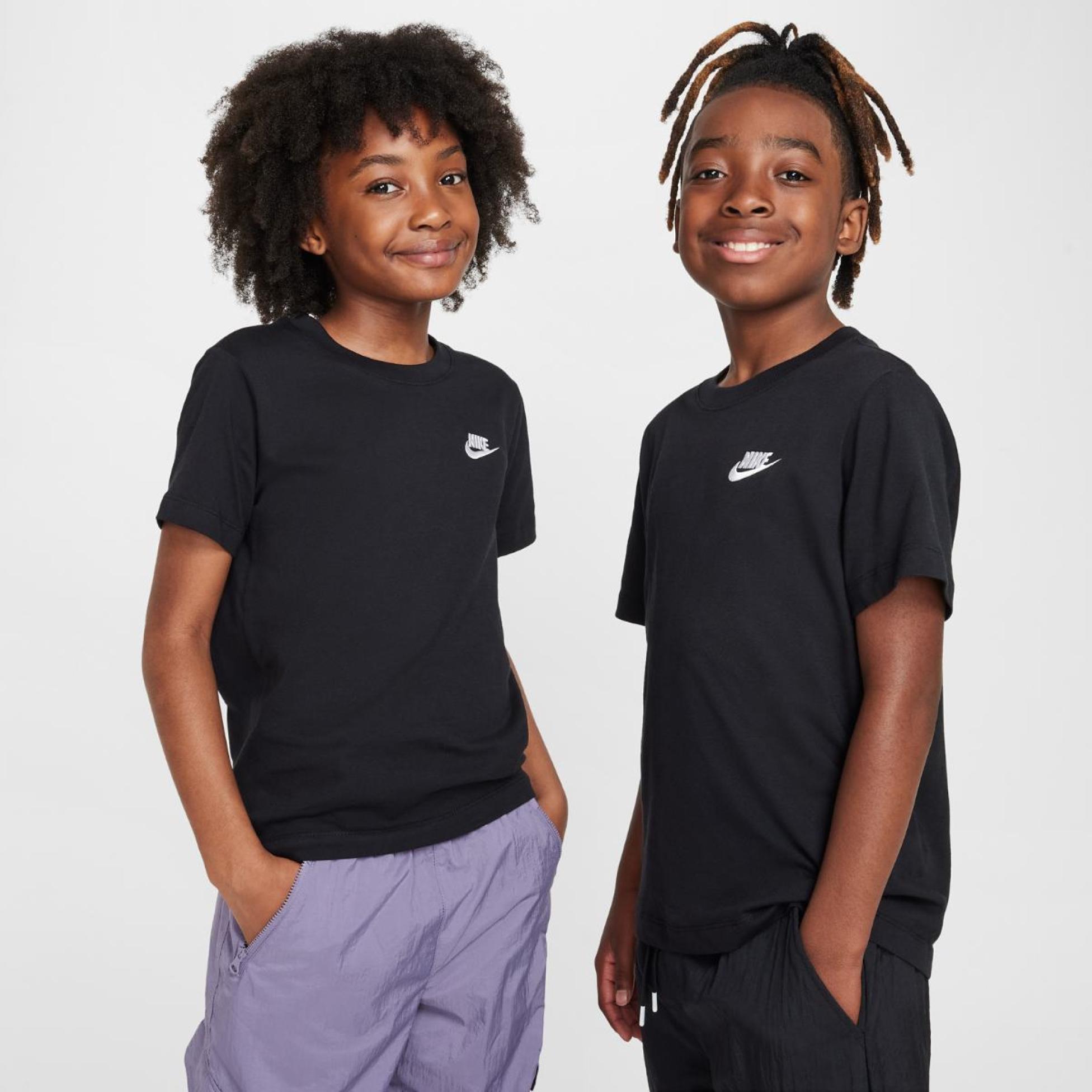 Outlet Дитяча футболка NIKE K NSW TEE EMB FUTURA LBR FZ5177-010