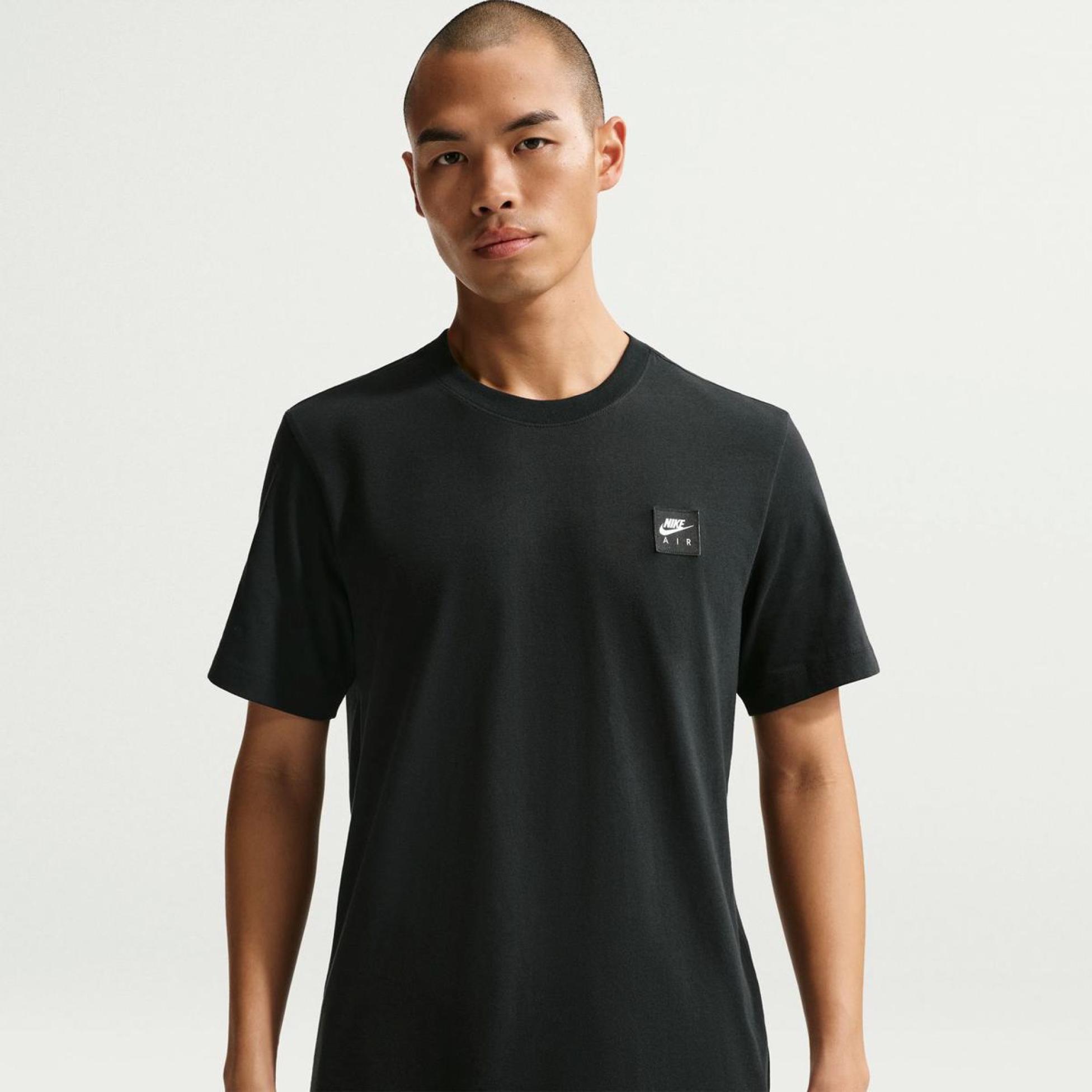 Outlet Чоловіча футболка NIKE U NSW TEE STD AIR PATCH IO9514-010
