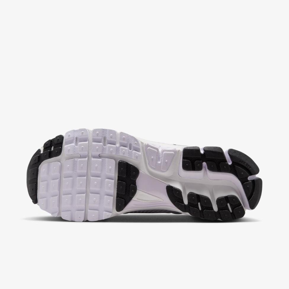 Outlet Жіночі кросівки NIKE W ZOOM VOMERO 5 M IB7253-500