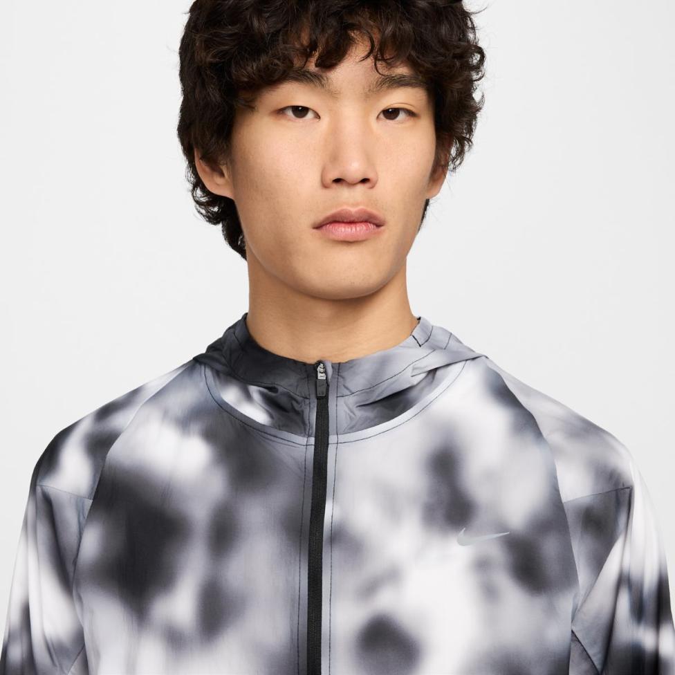 Outlet Чоловіча вітровка NIKE M NK UV RUN DIV AOP JKT HJ4142-010_image_3