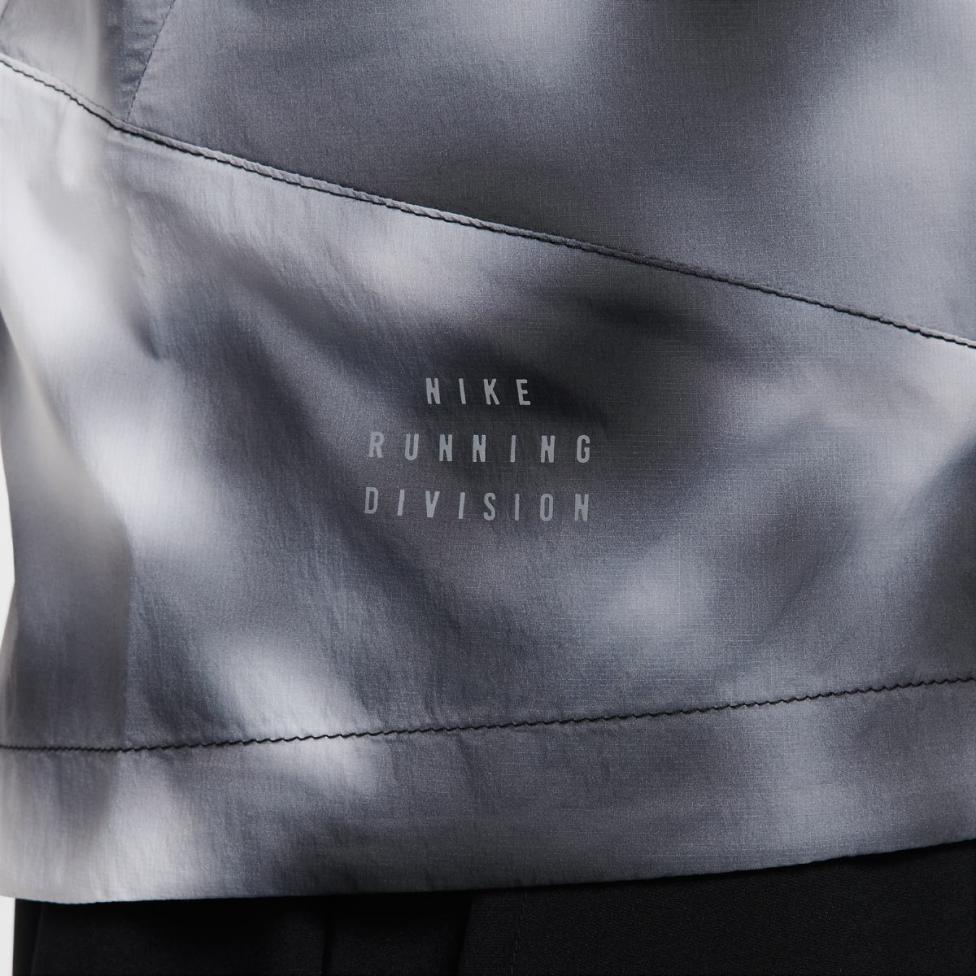 Outlet Чоловіча вітровка NIKE M NK UV RUN DIV AOP JKT HJ4142-010_image_5