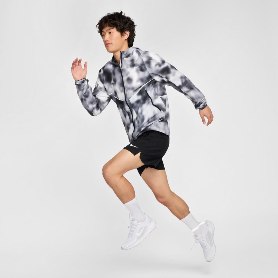 Outlet Чоловіча вітровка NIKE M NK UV RUN DIV AOP JKT HJ4142-010_image_9