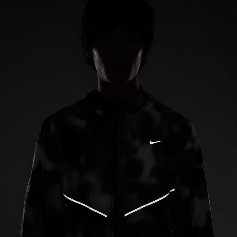 Outlet Чоловіча вітровка NIKE M NK UV RUN DIV AOP JKT HJ4142-010_image_10