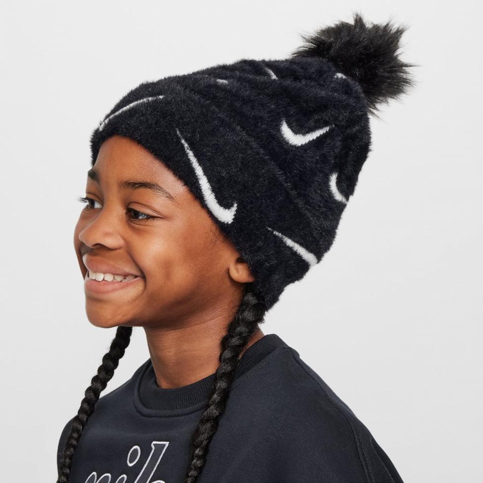 Outlet Детская шапка NIKE K NK PEAK BEANIE SC POM F24 FZ3062-010_image_3