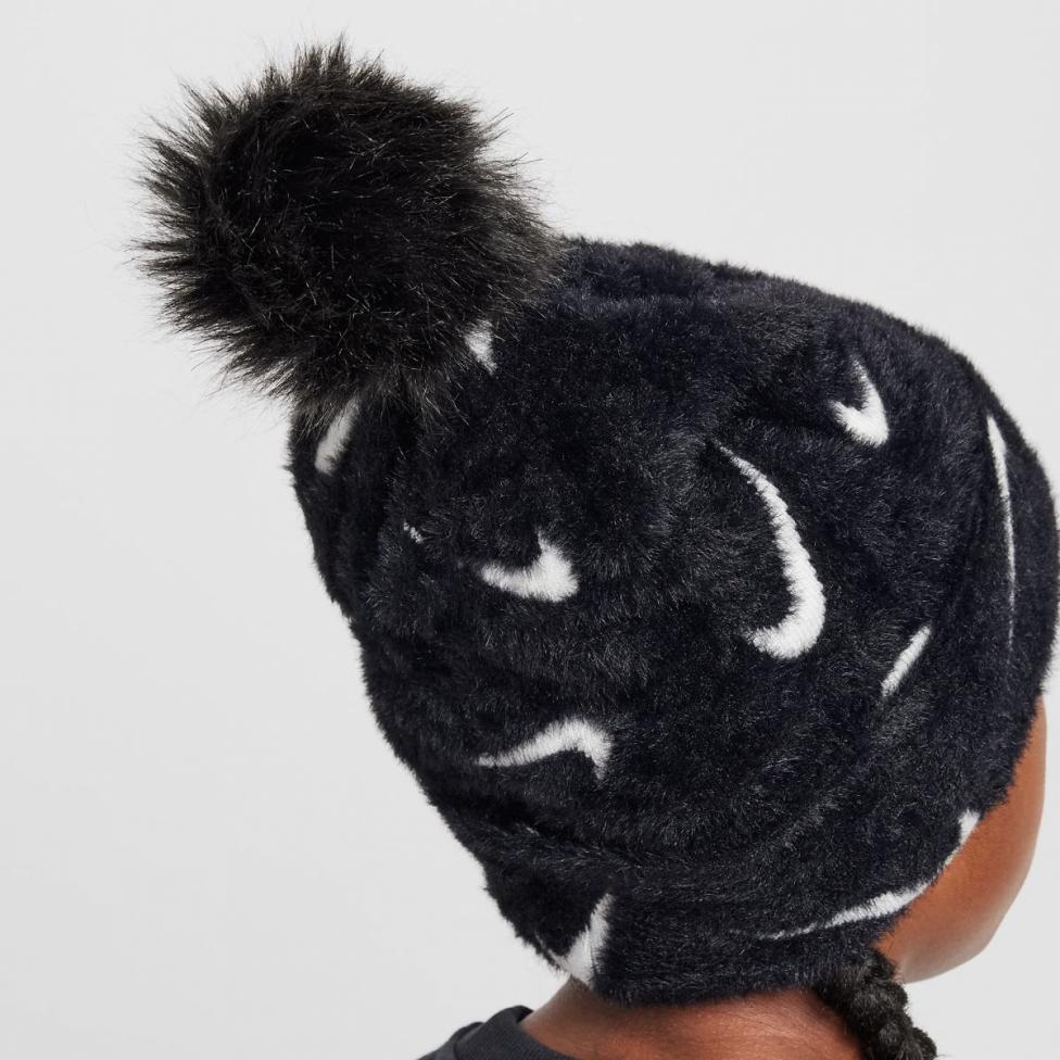 Outlet Детская шапка NIKE K NK PEAK BEANIE SC POM F24 FZ3062-010_image_4