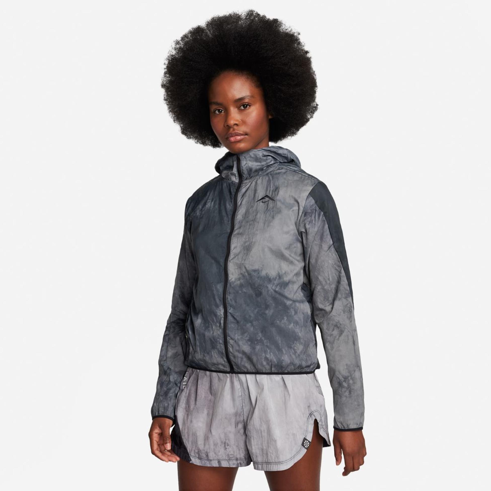 Outlet Жіноча вітровка NIKE W TRAIL REPEL JKT FN6853-010