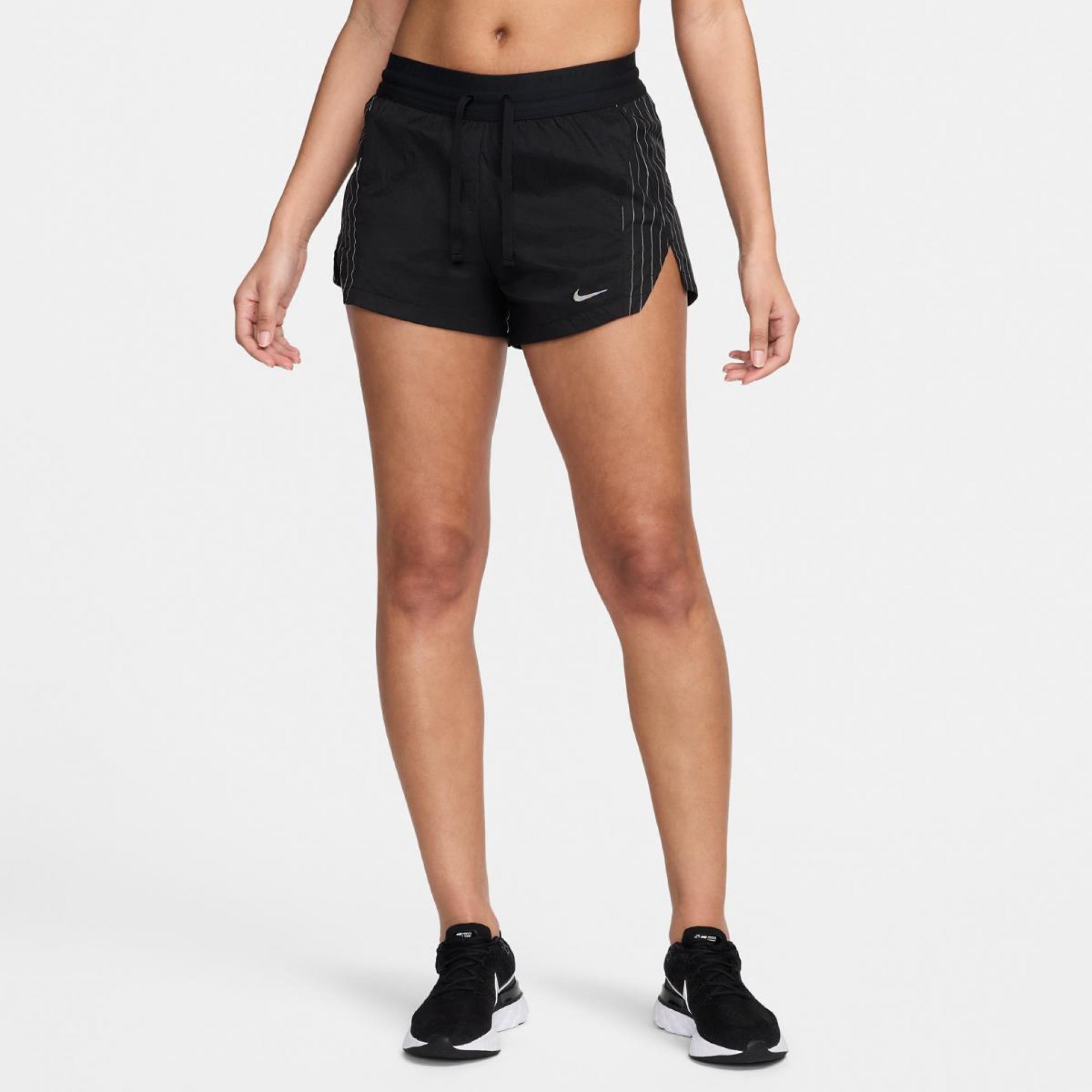 Outlet Жіночі шорти NIKE W RD RFLCTV MR 3IN BR SHRT FN2715-010