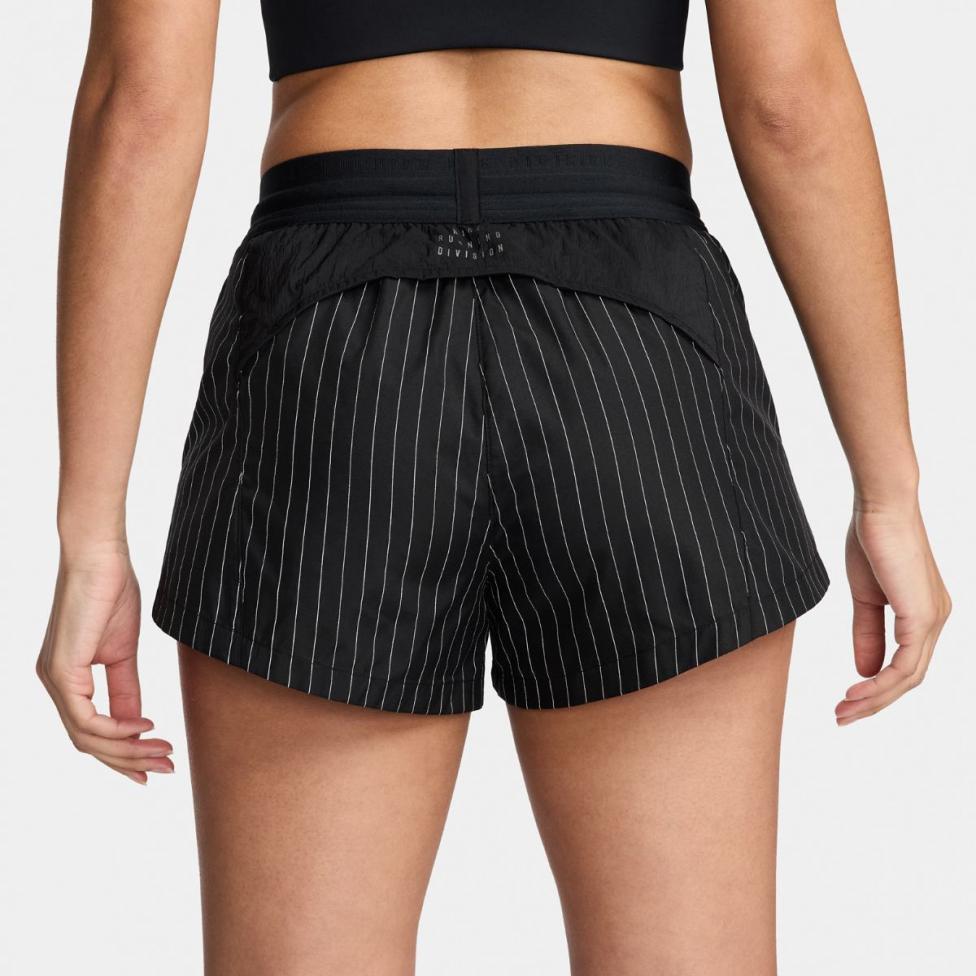 Outlet Жіночі шорти NIKE W RD RFLCTV MR 3IN BR SHRT FN2715-010_image_3