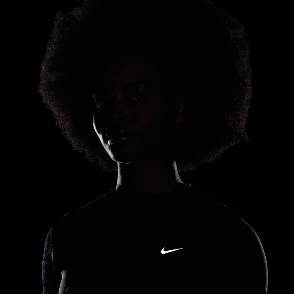Outlet Жіноча футболка NIKE W RN DVN Dri-FITADV ENG SS TP FN2581-227_image_5