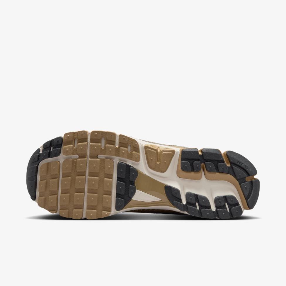 Outlet Чоловічі кросівки NIKE ZOOM VOMERO 5 MS FJ4151-006