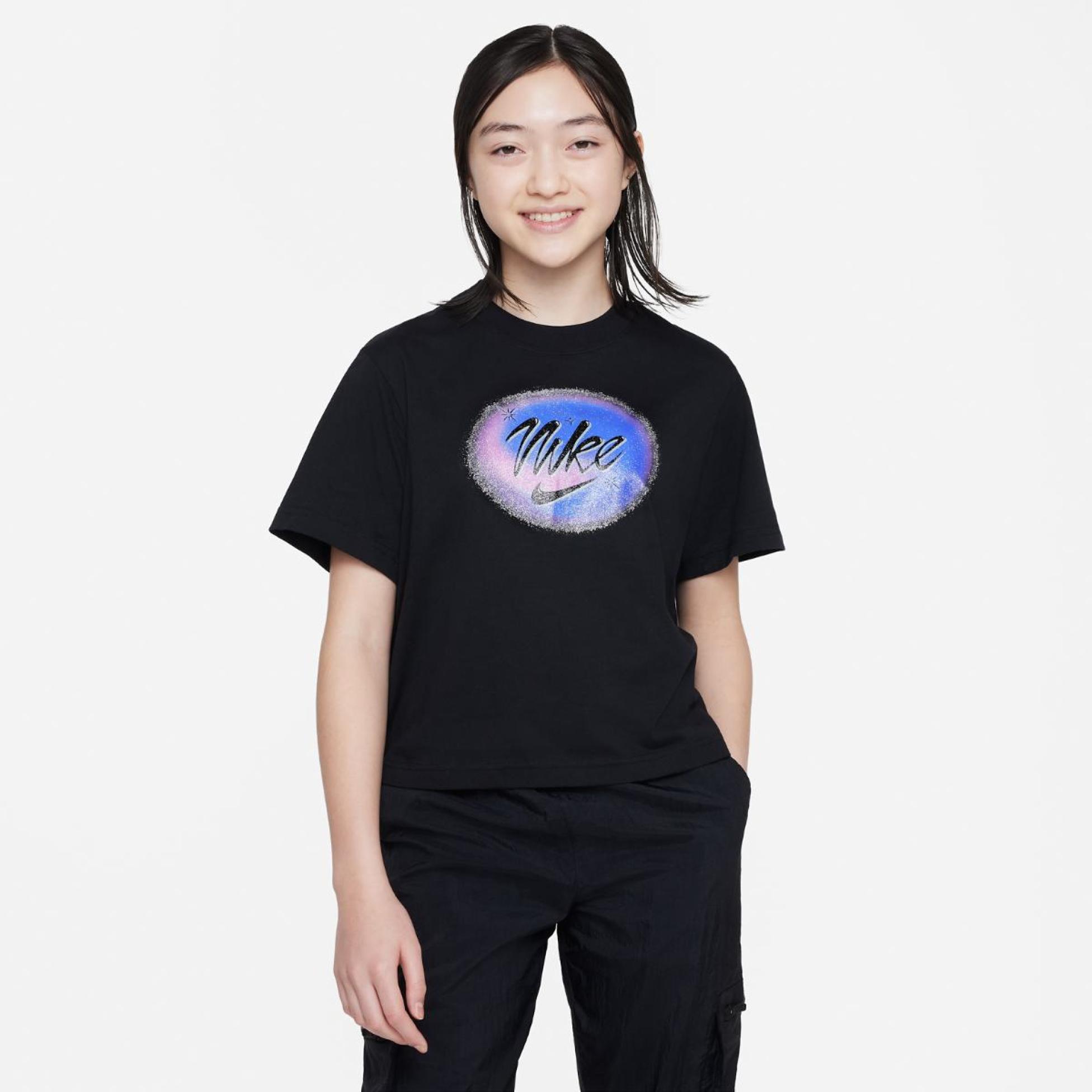 Outlet Дитяча футболка NIKE G NSW TEE BOXY CARNIVAL FD0938-010