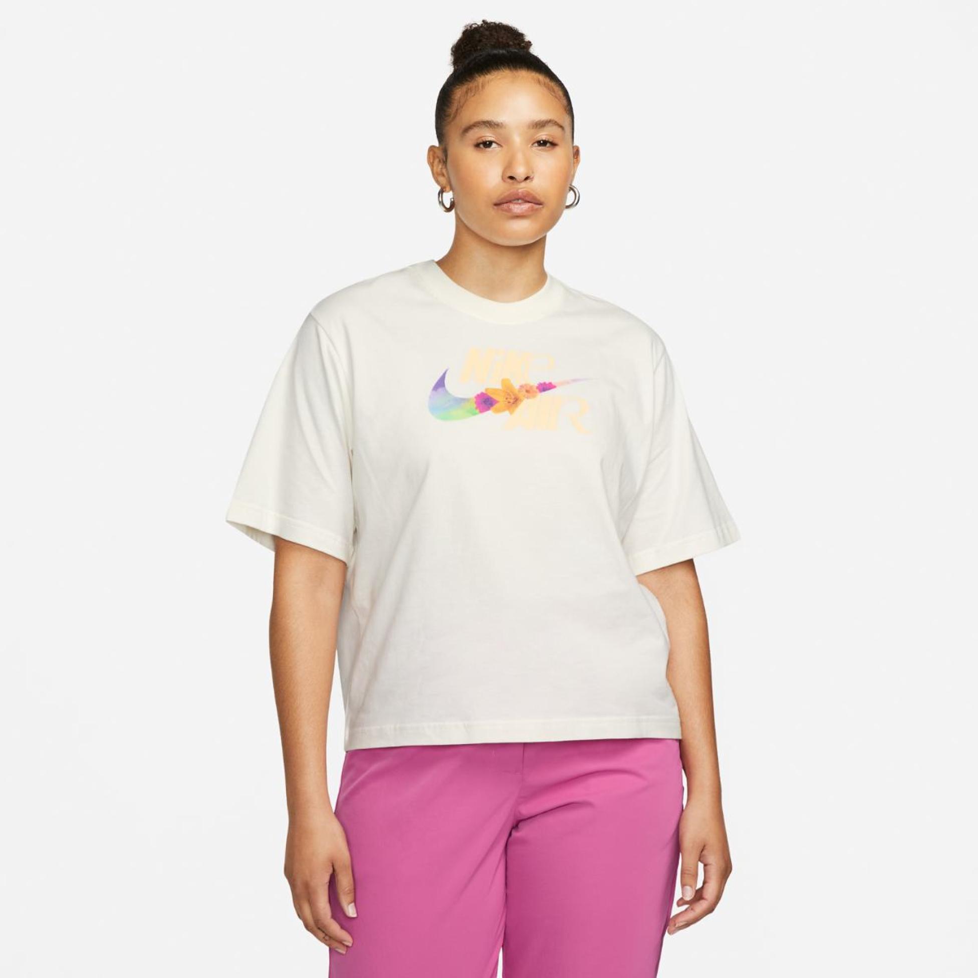 Outlet Жіноча футболка NIKE W NSW TEE OC 3 BOXY FB8191-133