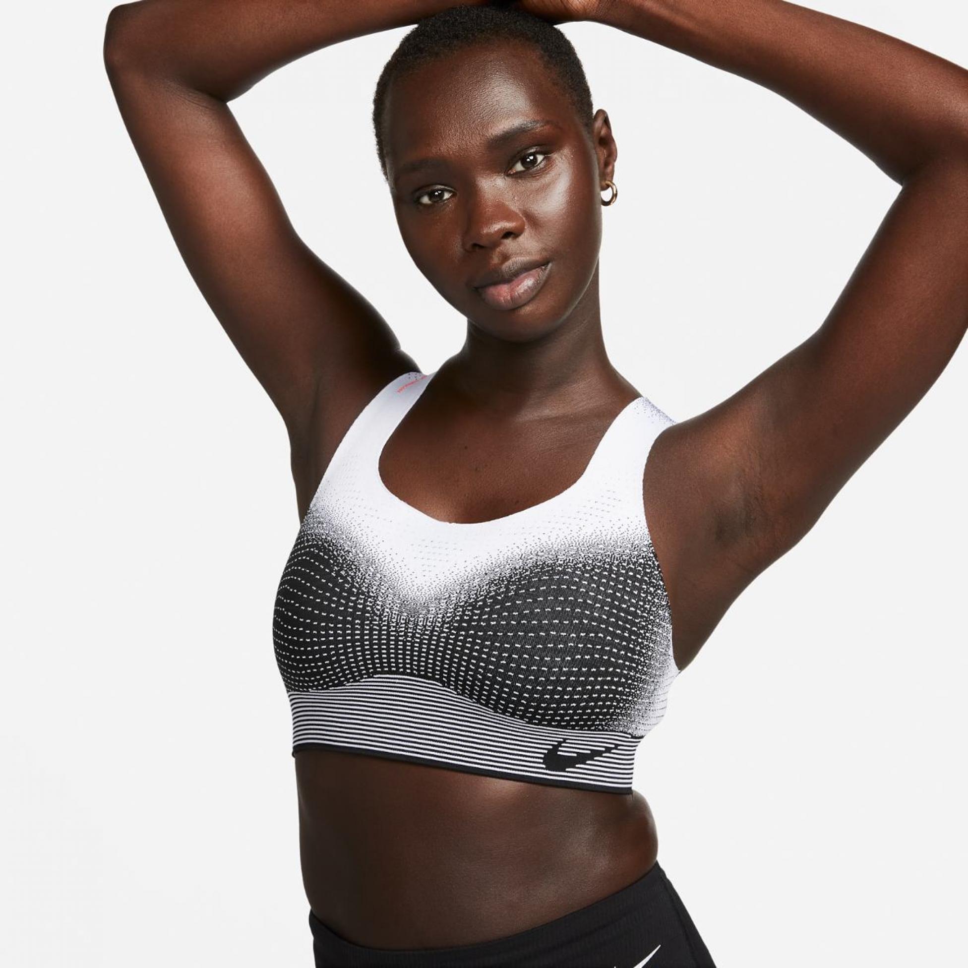 Outlet Жіночий топ NIKE W SWSH FLYKNIT BRA DQ5119-010
