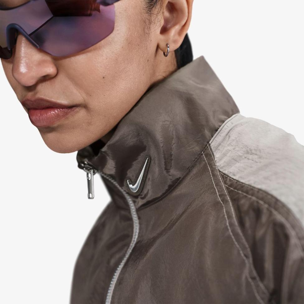 Outlet Жіноча вітрівка NIKE W NSW JKT WVN STREET GLS HV6523-289_image_3