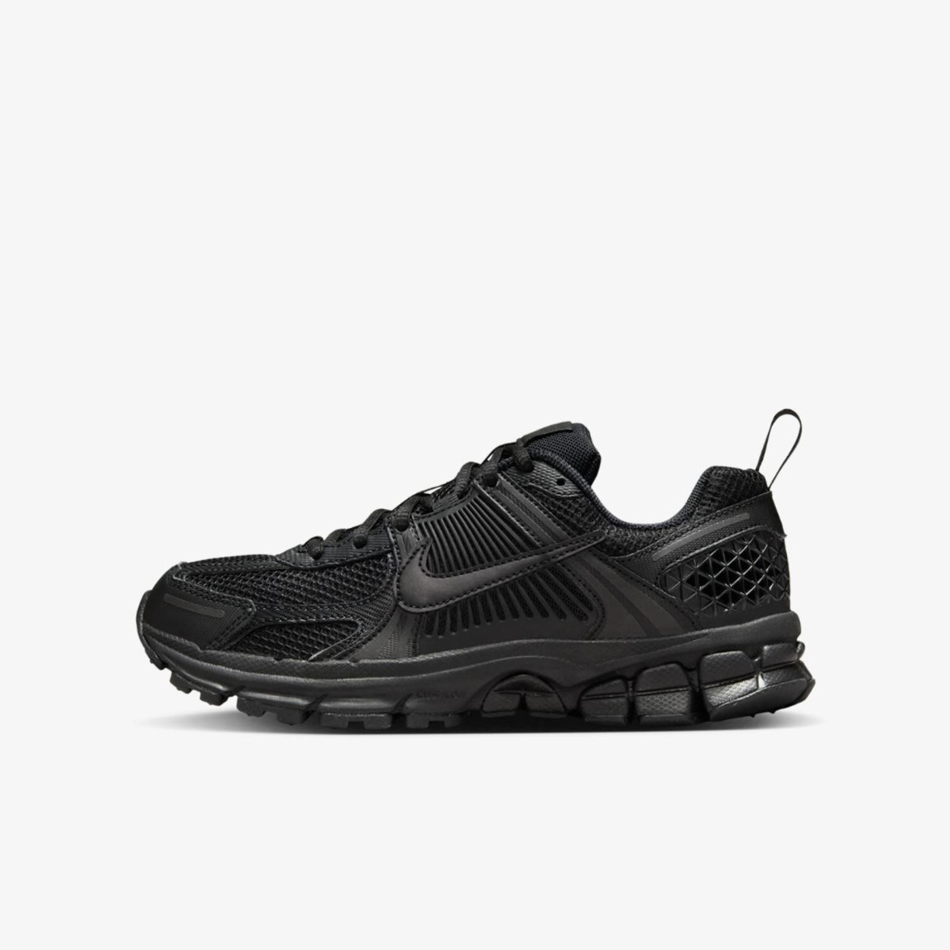 Outlet Дитячі кросівки NIKE VOMERO 5 (GS) HF6998-007