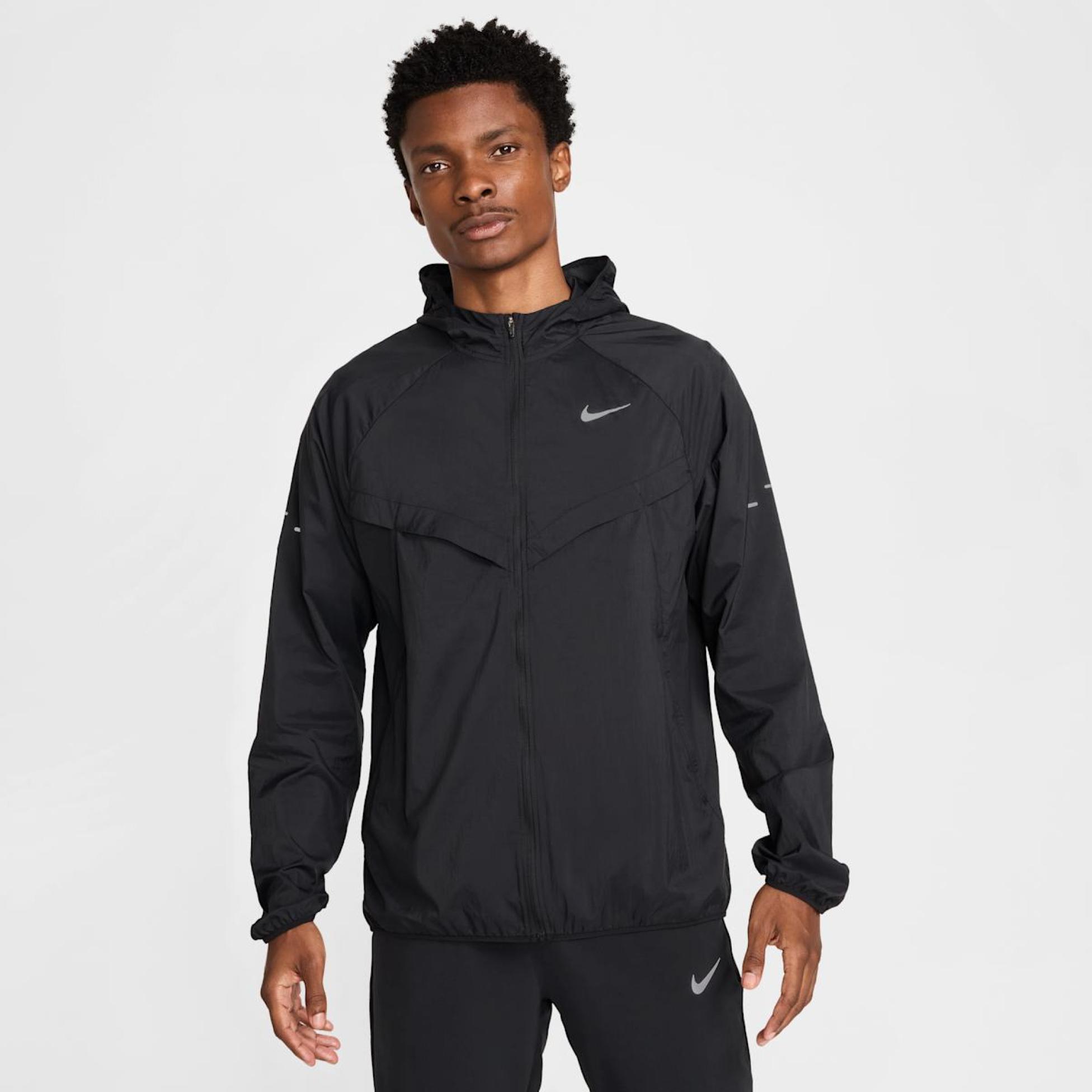 Outlet Чоловіча вітрівка NIKE M NK UV RPL STRIDE JACKET HV4548-010