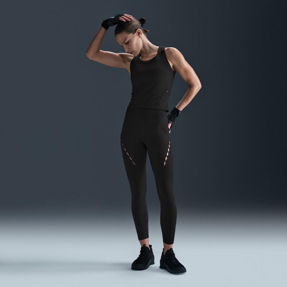 Outlet Жіноча майка NIKE W NK ONE FITTED DF TANK CPSL HM6398-010_image_7