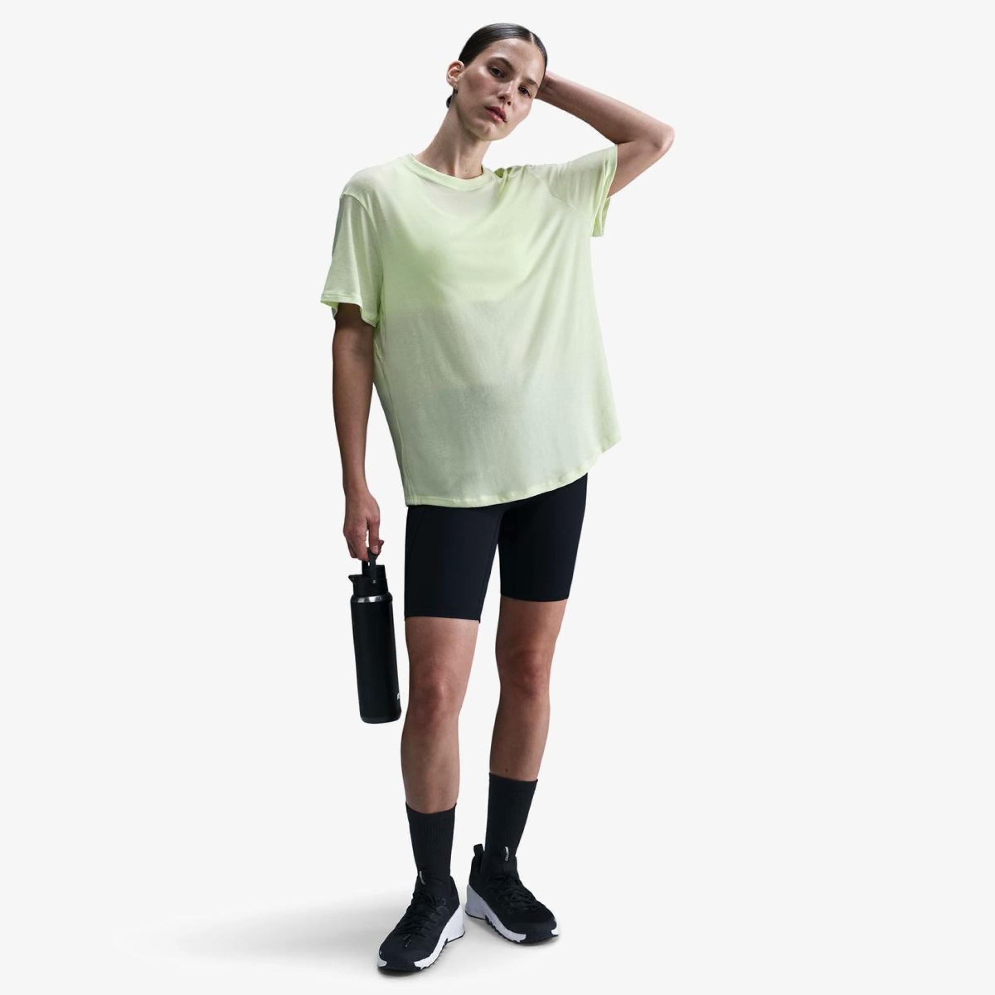 Outlet Жіноча футболка NIKE W NK ONE RELAXED DF SS TOP FN2814-701