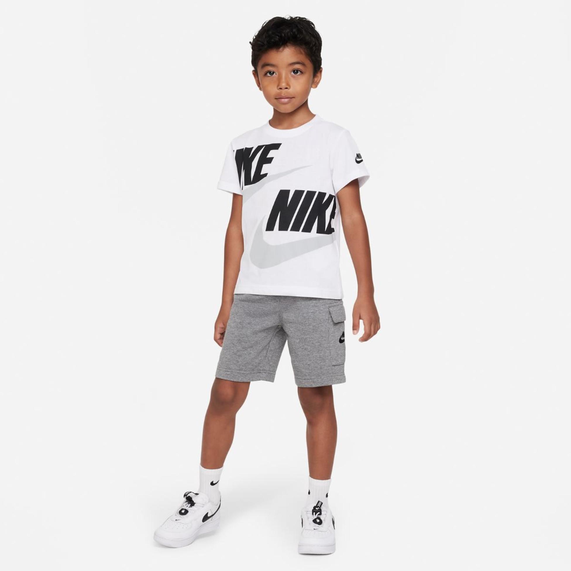 Outlet Дитячий набір: футболка, шорти NIKE NKB B NSW HBR CARGO SHORT SE / NKB B NSW HBR CARGO SHORT SE 86J213-GEH