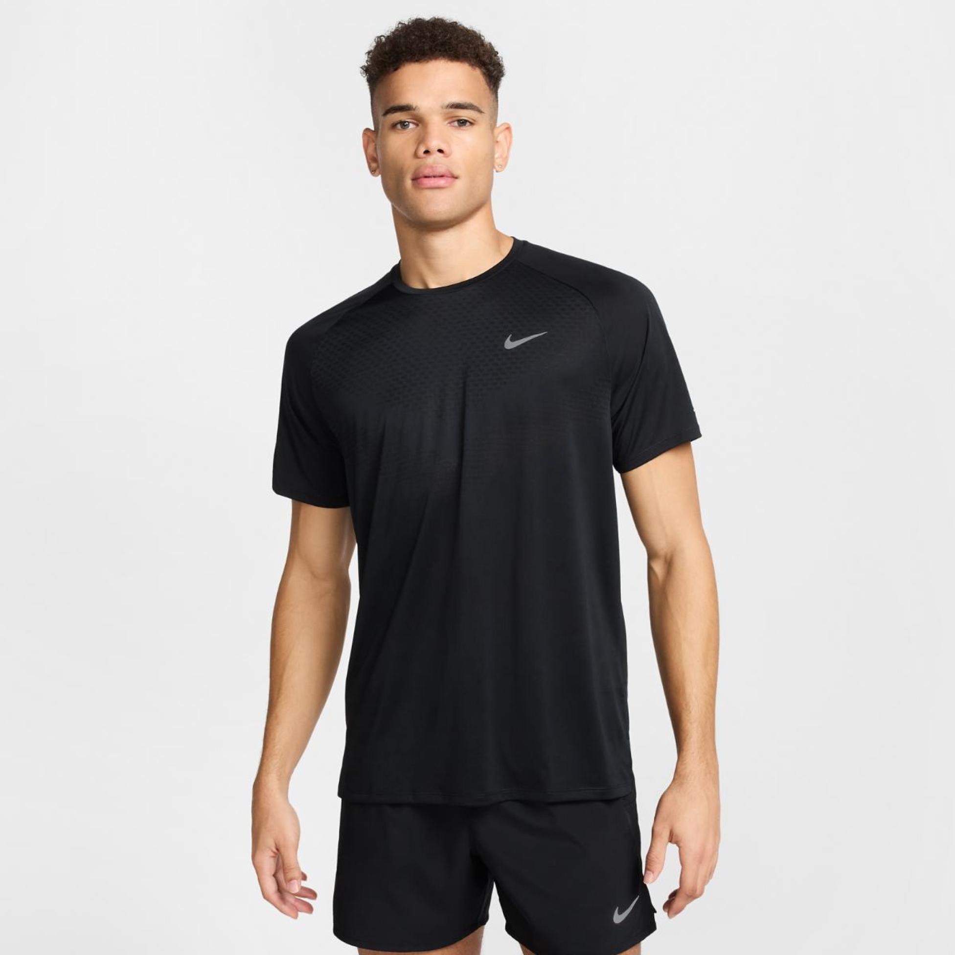 Outlet Чоловіча футболка NIKE M NK Dri-FITADV STRIDE SS TOP HV5203-010