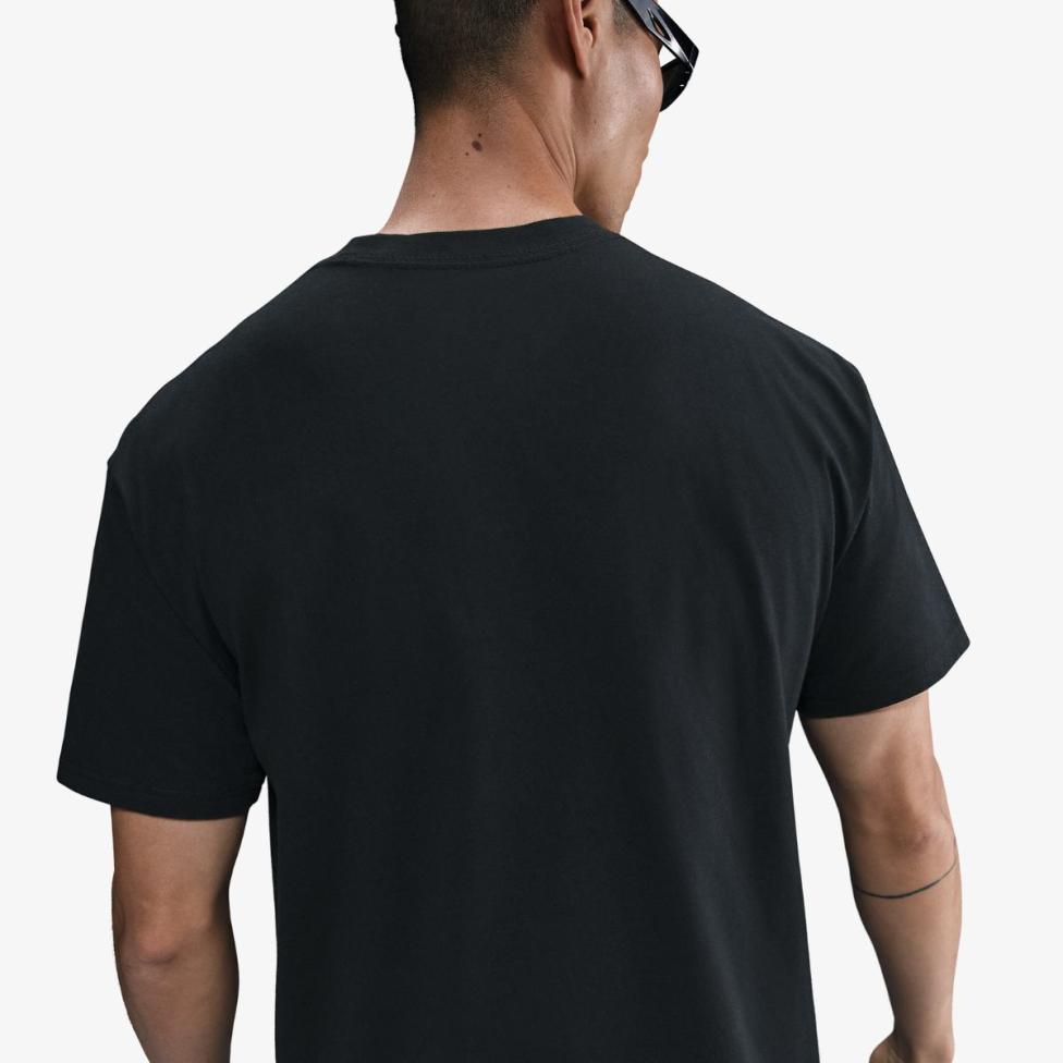 Outlet Чоловіча футболка NIKE U NSW TEE M90 SNKR PTCH PKT 2 IB1382-010_image_4