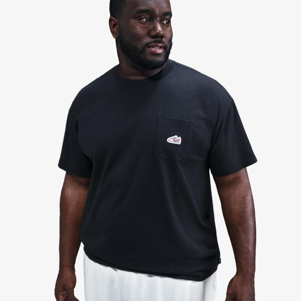 Outlet Чоловіча футболка NIKE U NSW TEE M90 SNKR PTCH PKT 2 IB1382-010_image_5